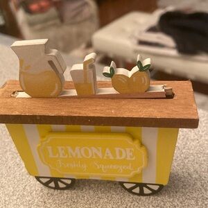 Lemonade stand decor